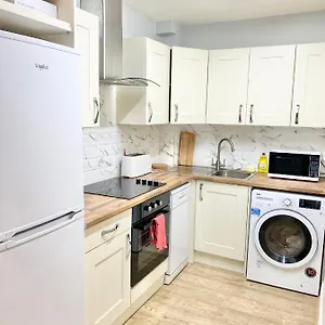  Apartamento Lovely 2 Bedroom In